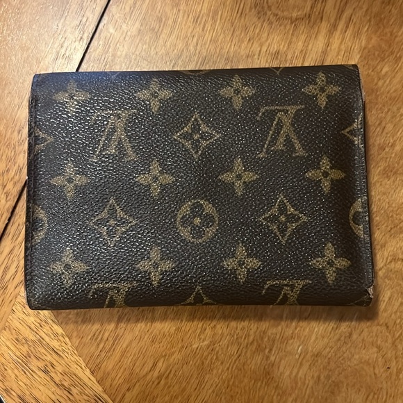 Authentic Large LV Mono Wallet - Picture 4 of 12
